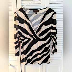 Dana Buchman Top Women's sz M Stretch Wrap V-neck Animal Print Blouse 3/4 Sleeve
